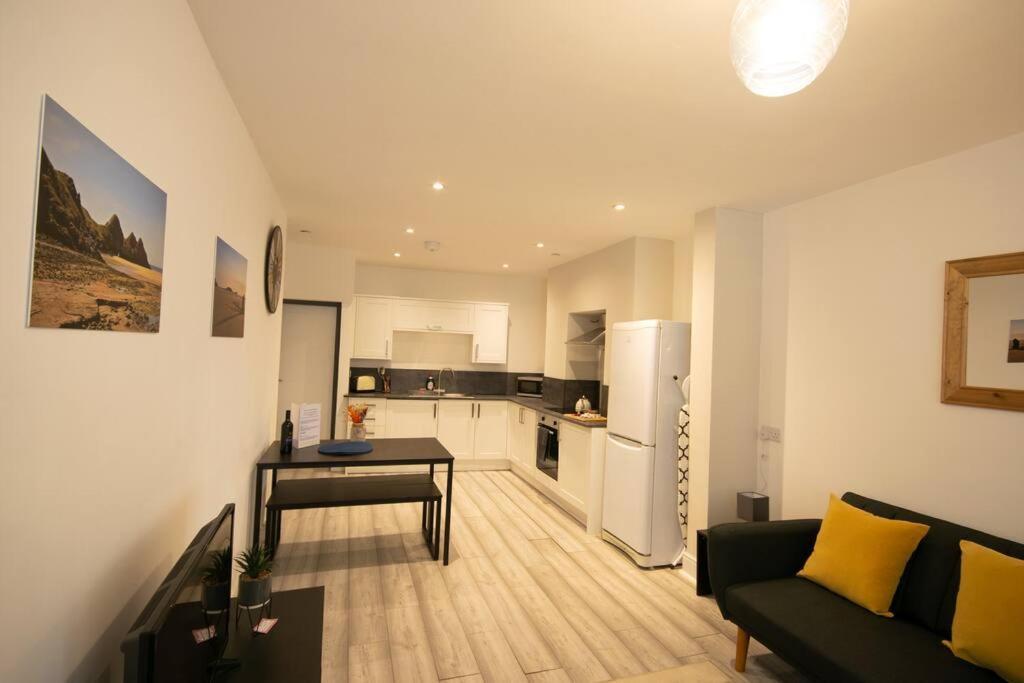סוואנסי Luxe Living City Apartment - Beach, Wifi, Parking מראה חיצוני תמונה